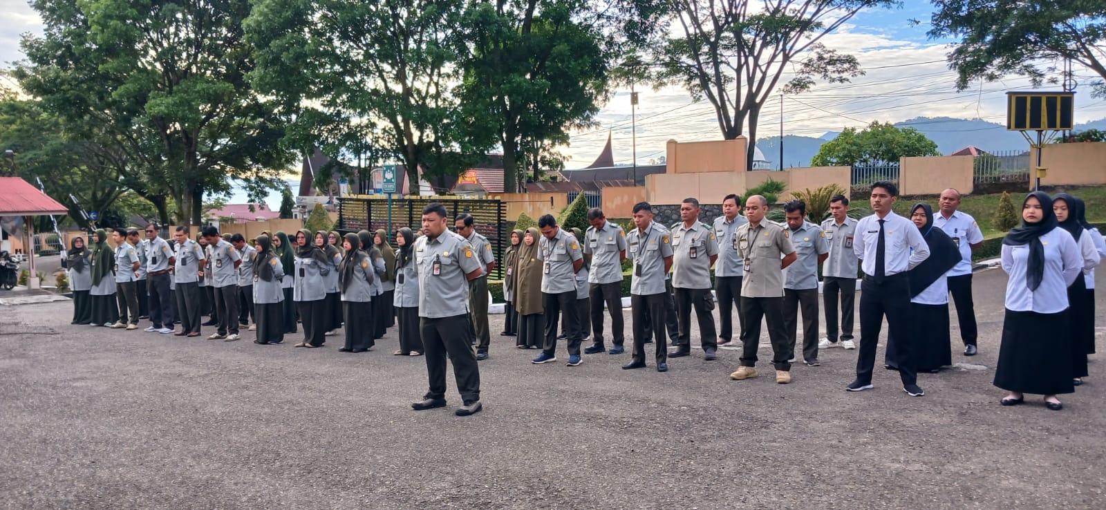 Apel Rutin Senin Pagi di Balai Veteriner Bukittinggi, Pembina Apresiasi Kinerja Pegawai - Berdasarkan IKM Bulan Juni